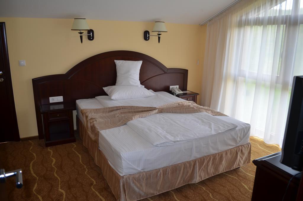 Hotel Astoria ألبا يوليا الغرفة الصورة