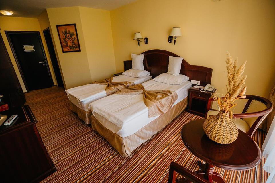 Hotel Astoria ألبا يوليا المظهر الخارجي الصورة