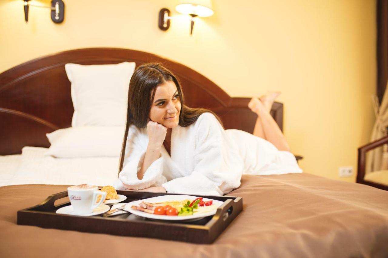 Hotel Astoria ألبا يوليا المظهر الخارجي الصورة